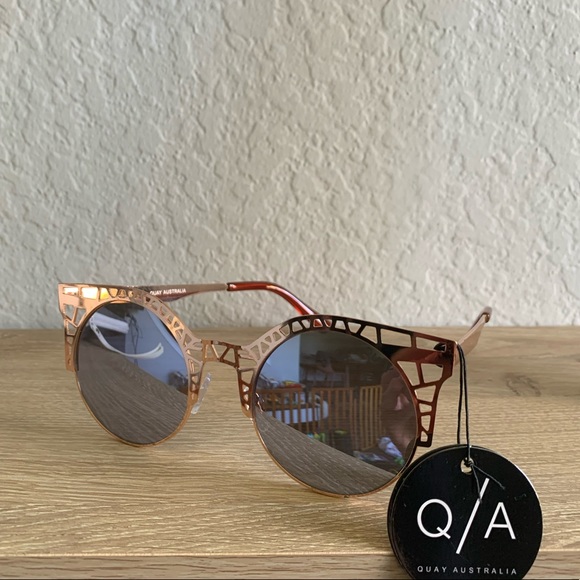 Quay Fleur Sunglasses - Picture 2 of 5